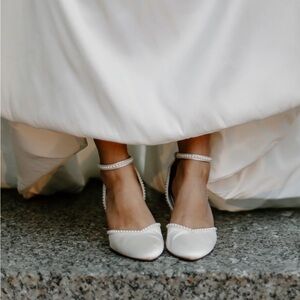 NWT Kailee P. White Satin Women's Block Heel with Mini Pearls Bridal Shoes 6